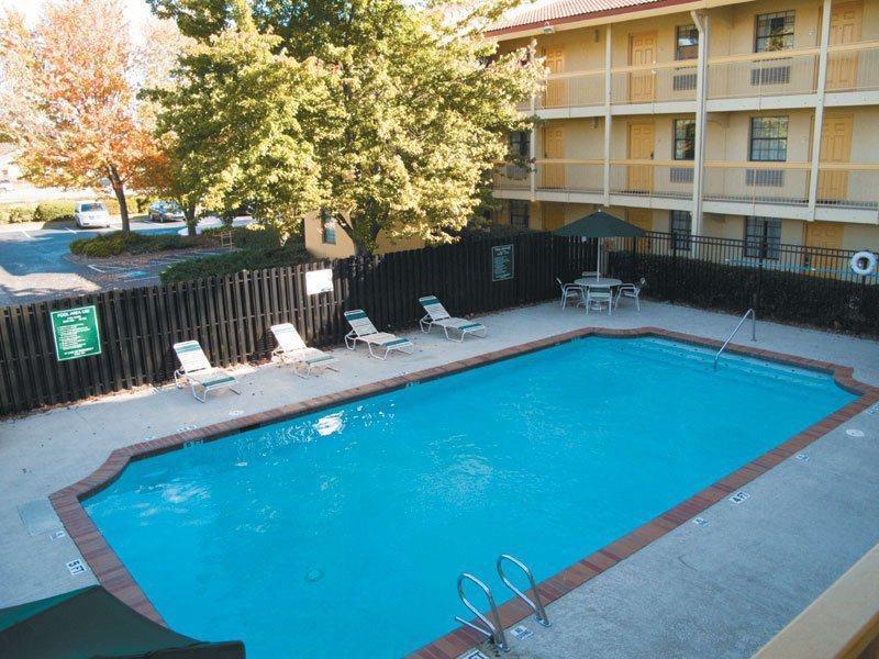 Budget Inn & Suite Atlanta Marietta Stadium Екстериор снимка