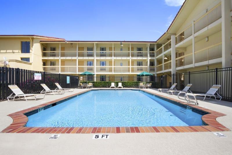 Budget Inn & Suite Atlanta Marietta Stadium Екстериор снимка